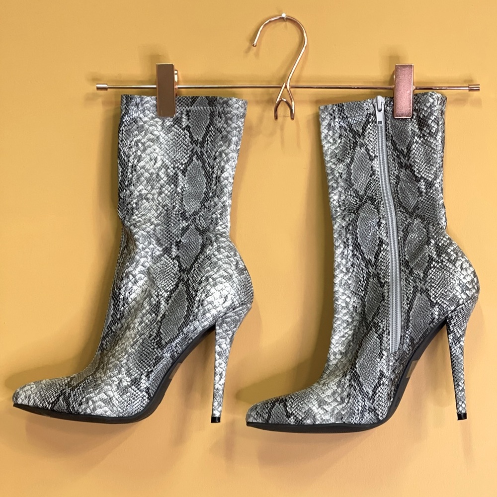 Snakeskin Pointed Toe Boot Heel
